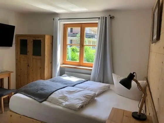 Basic Tek Büyük Yataklı Oda