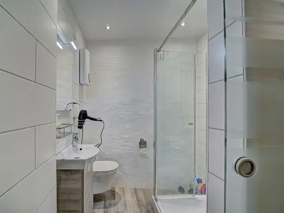 Apart Daire, Özel Banyo (Kaminzimmer)