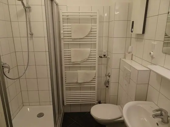 Tek Kişilik Oda, Ortak Banyo