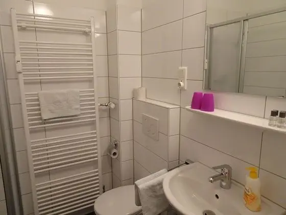 Tek Kişilik Oda, Ortak Banyo