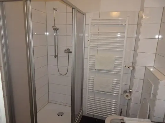 Tek Kişilik Oda, Ortak Banyo