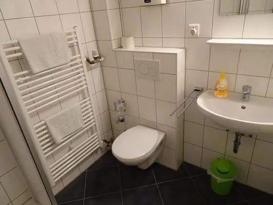 Tek Kişilik Oda, Ortak Banyo