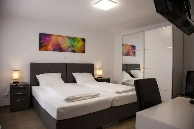 Comfort Tek Büyük Yataklı Oda