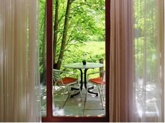 Deluxe Tek Büyük Yataklı Oda ("Lakeview")