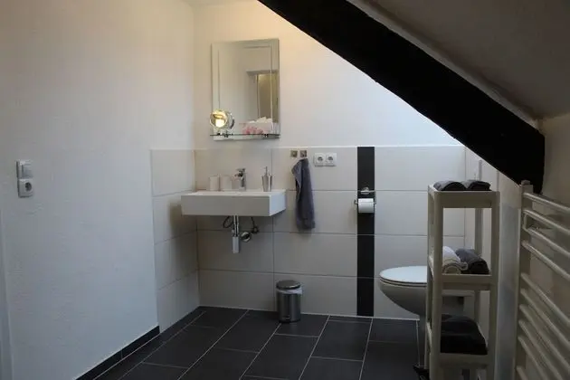 Comfort Oda (3 - Shared Kitchen and Lounge)