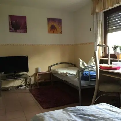 Üç Kişilik Oda