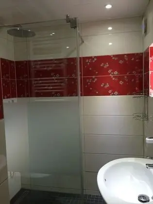 Üç Kişilik Oda