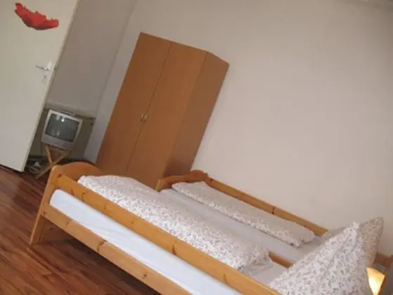 Tek Büyük Yataklı Oda, Ortak Banyo