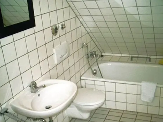 Tek Kişilik Oda, Ortak Banyo