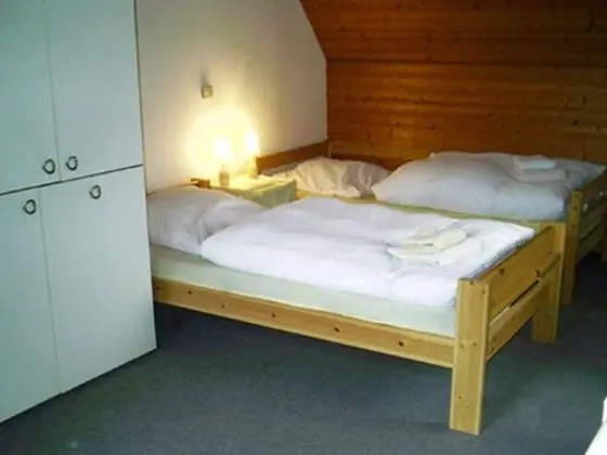 Üç Kişilik Oda, Ortak Banyo