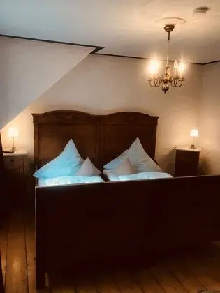 Basic Tek Büyük Yataklı Oda (External Bathroom)