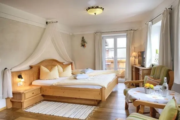 Tek Büyük Yataklı Oda (Veilchen)