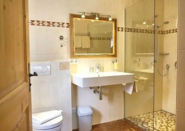 Tek Büyük Yataklı Oda (Veilchen)