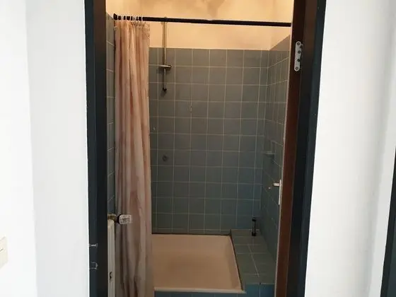 Tek Büyük Yataklı Oda, Ortak Banyo