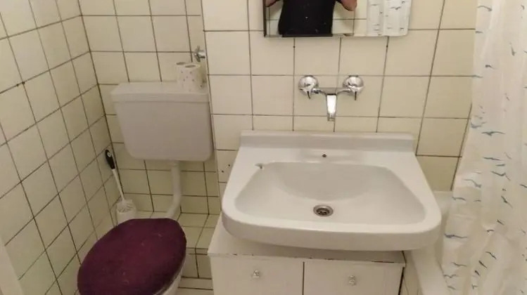 Basic Oda, Ortak Banyo