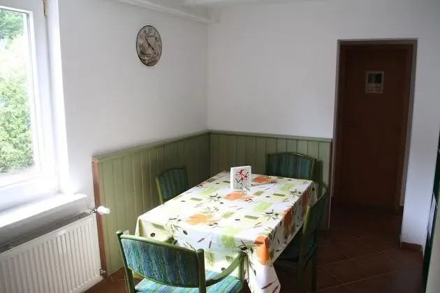 Tek Kişilik Oda, Ortak Banyo (Haus 4)