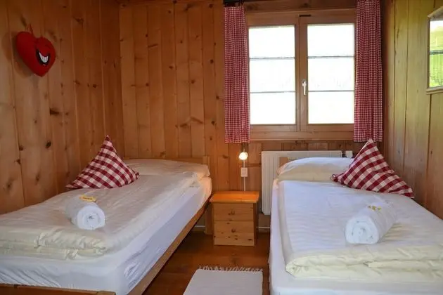 İki Ayrı Yataklı Oda, Ortak Banyo