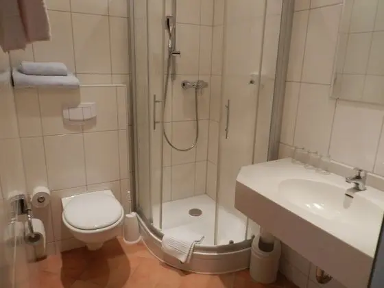 Üç Kişilik Oda