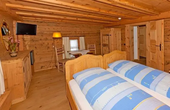 Classic Tek Büyük Yataklı Oda