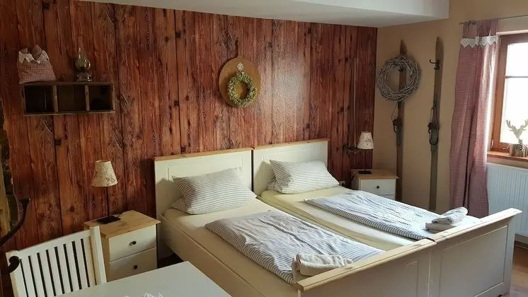 Basic Tek Büyük Yataklı Oda, Özel Banyo, Bahçe Manzaralı (Zimmer Nr. 4&6)