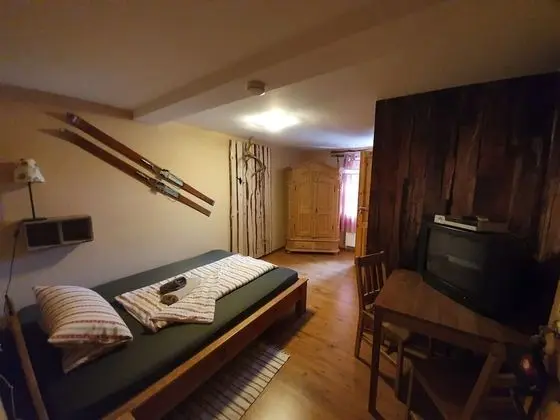 Basic Tek Büyük Yataklı Oda, Özel Banyo, Bahçe Manzaralı (Zimmer Nr. 4&6)