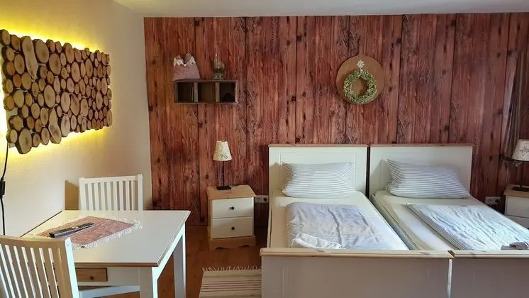 Basic Tek Büyük Yataklı Oda, Özel Banyo, Bahçe Manzaralı (Zimmer Nr. 4&6)