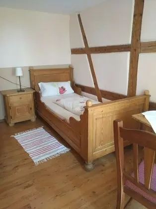 Tek Kişilik Oda, Banyolu/Duşlu, Bahçe Manzaralı (Zimmer Nr. 1&2)