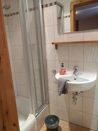 Tek Kişilik Oda, Banyolu/Duşlu, Bahçe Manzaralı (Zimmer Nr. 1&2)