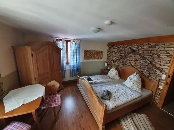 Üç Kişilik Oda, Banyolu/Duşlu (Zimmer Nr. 3&5)