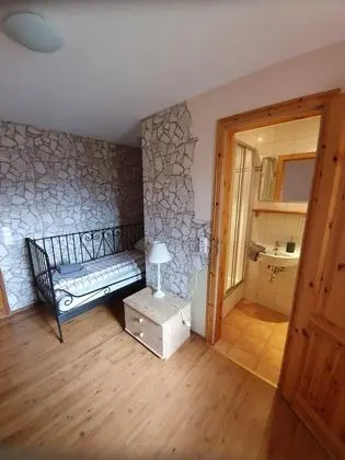 Üç Kişilik Oda, Banyolu/Duşlu (Zimmer Nr. 3&5)