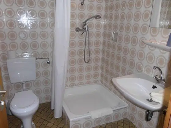 Basic Dört Kişilik Oda, Ortak Banyo