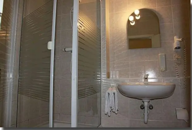 Basic Üç Kişilik Oda