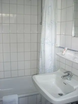 Büyük Yataklı Tek Kişilik Oda