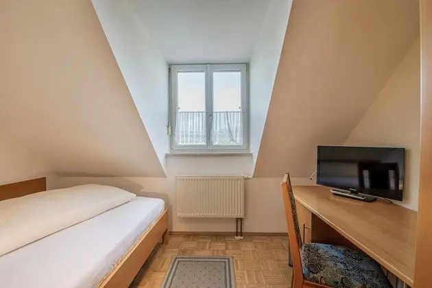 Economy Büyük Yataklı Tek Kişilik Oda