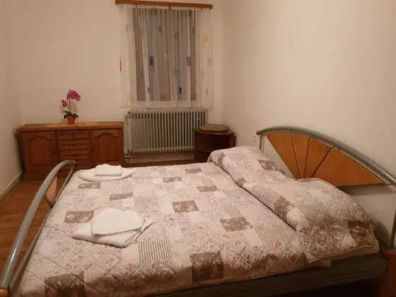 Tek Büyük Yataklı Oda, Ortak Banyo