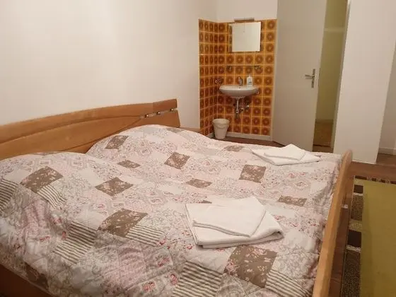 Tek Büyük Yataklı Oda, Ortak Banyo