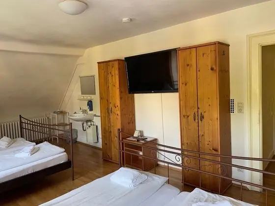 Basic Dört Kişilik Oda, Ortak Banyo