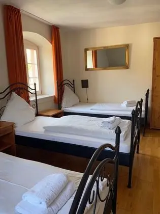 Basic Üç Kişilik Oda, Ortak Banyo
