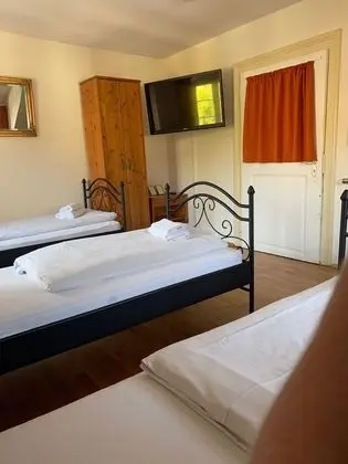 Basic Üç Kişilik Oda, Ortak Banyo