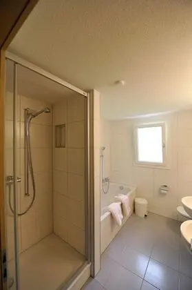 Basic Dört Kişilik Oda, Ortak Banyo, Dağ Manzaralı