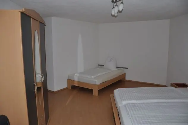 Üç Kişilik Oda