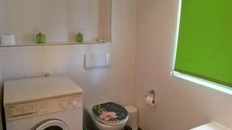 Dört Kişilik Oda, Ortak Banyo