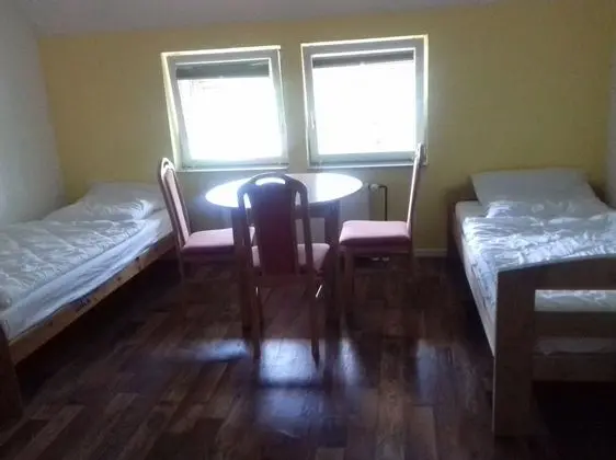 Üç Kişilik Oda