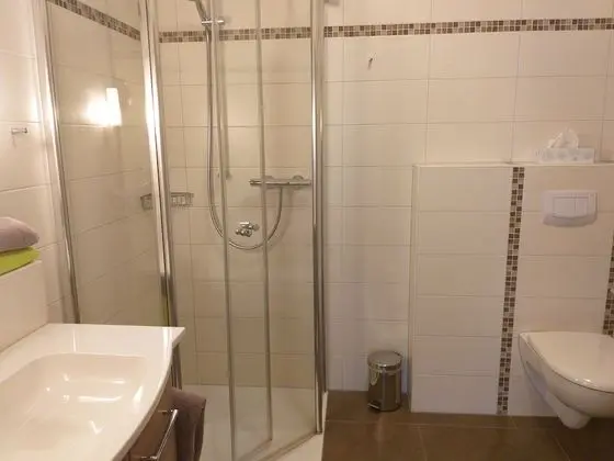 Üç Kişilik Oda, Sigara İçilmez, Bahçe Manzaralı