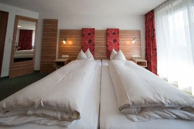 Tek Büyük Yataklı Oda, Balkon, Dağ Manzaralı