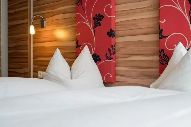 Tek Büyük Yataklı Oda, Balkon, Dağ Manzaralı