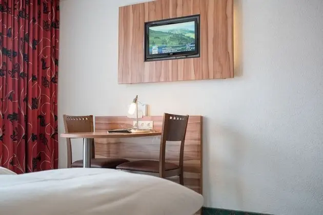 Tek Büyük Yataklı Oda, Balkon, Dağ Manzaralı