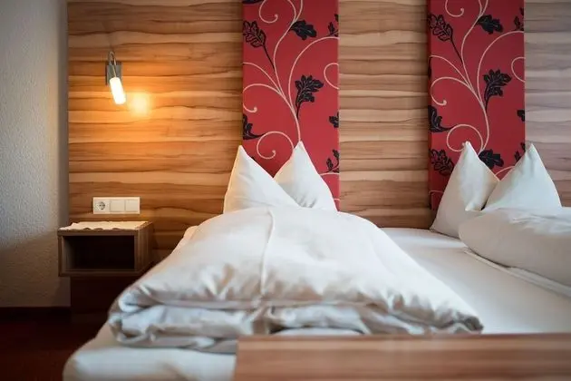 Tek Büyük Yataklı Oda, Balkon, Dağ Manzaralı