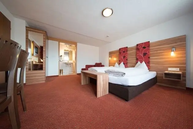 Tek Büyük Yataklı Oda, Balkon, Dağ Manzaralı