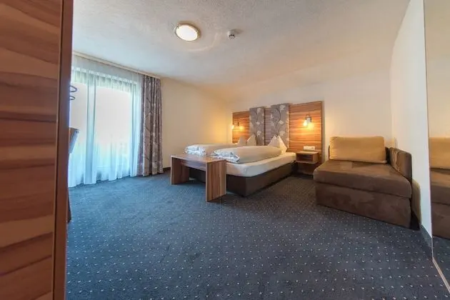 Tek Büyük Yataklı Oda, Balkon, Dağ Manzaralı